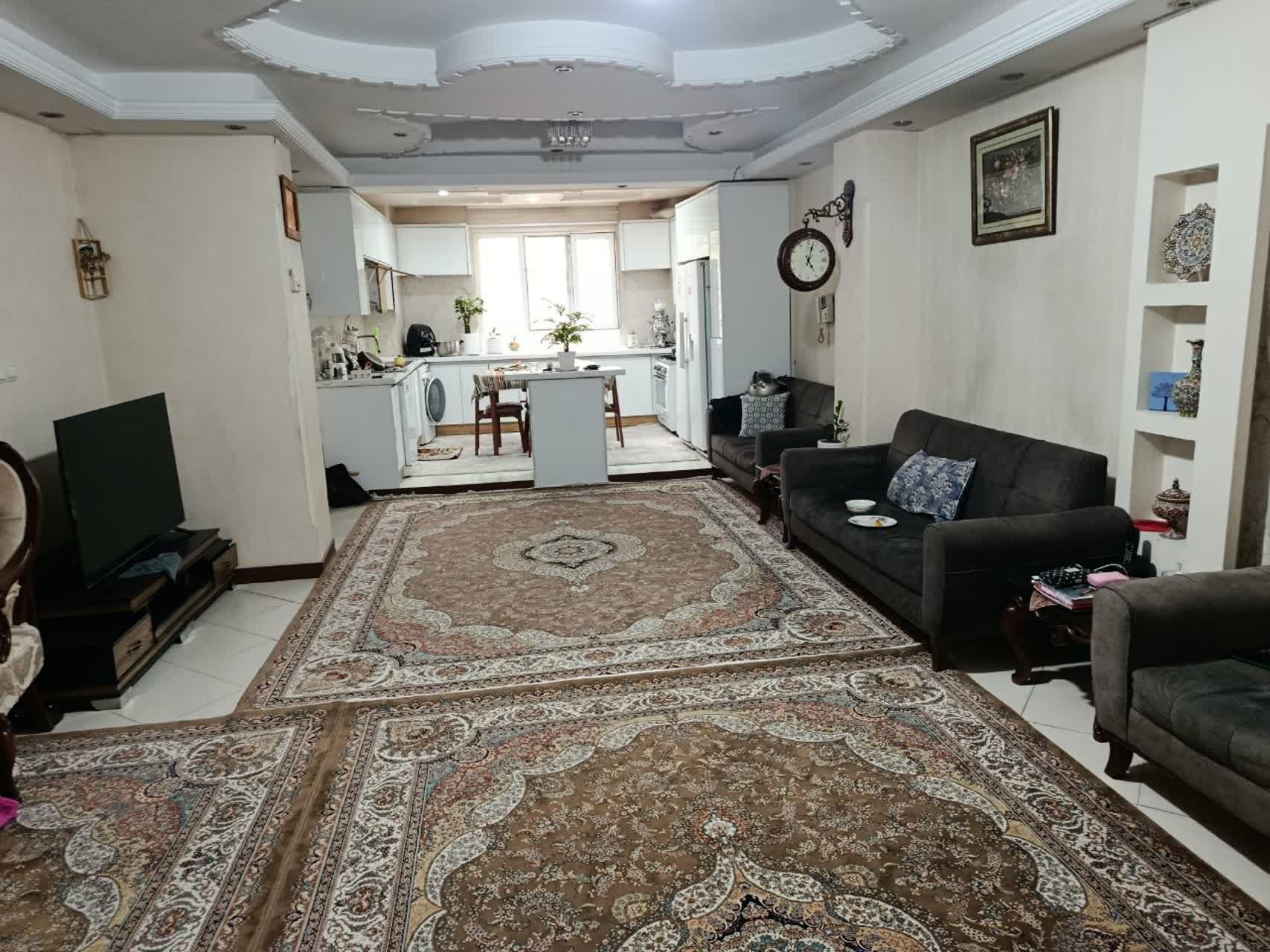 پذیرایی آپارتمان 130 متری